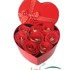 09 rosas en caja corazon
